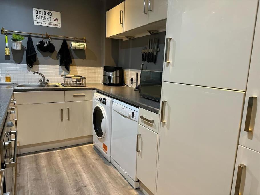 Stunning Luxury Croydon Apartment Gatwick Airport Close パーリー エクステリア 写真