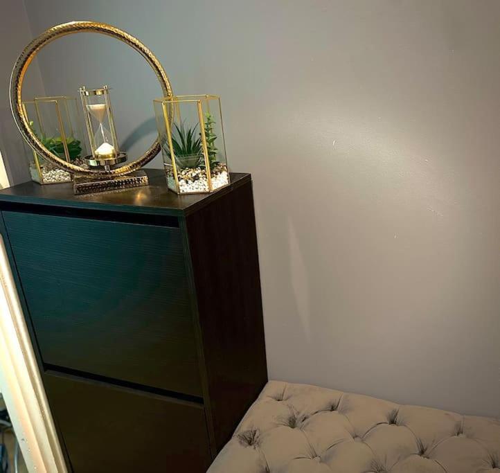 Stunning Luxury Croydon Apartment Gatwick Airport Close パーリー エクステリア 写真