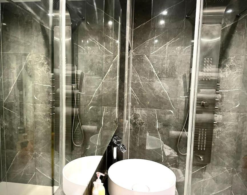 Stunning Luxury Croydon Apartment Gatwick Airport Close パーリー エクステリア 写真