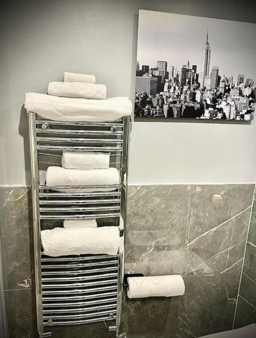 Stunning Luxury Croydon Apartment Gatwick Airport Close パーリー エクステリア 写真