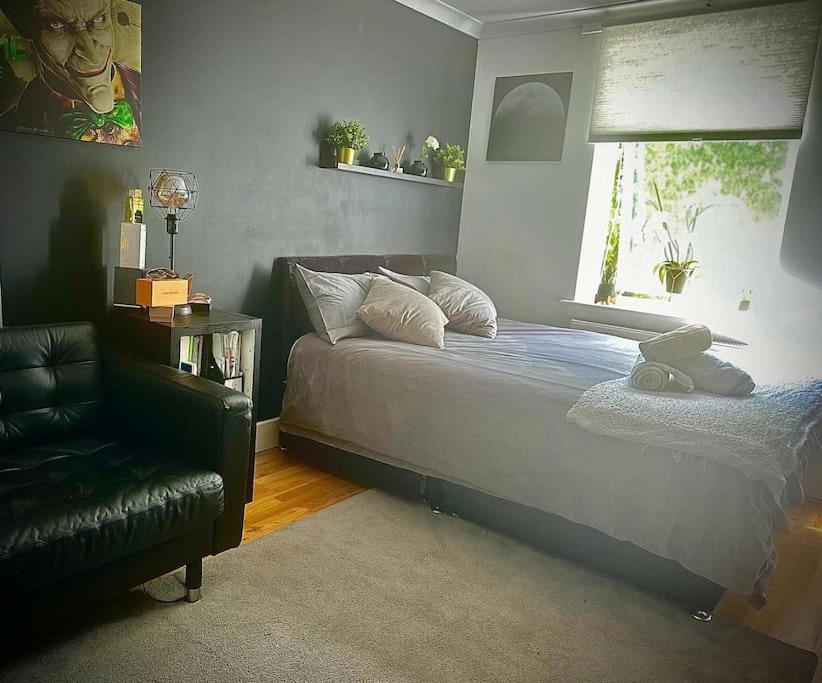 Stunning Luxury Croydon Apartment Gatwick Airport Close パーリー エクステリア 写真