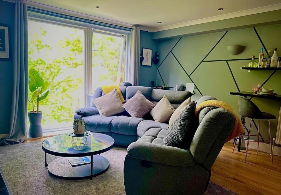 Stunning Luxury Croydon Apartment Gatwick Airport Close パーリー エクステリア 写真
