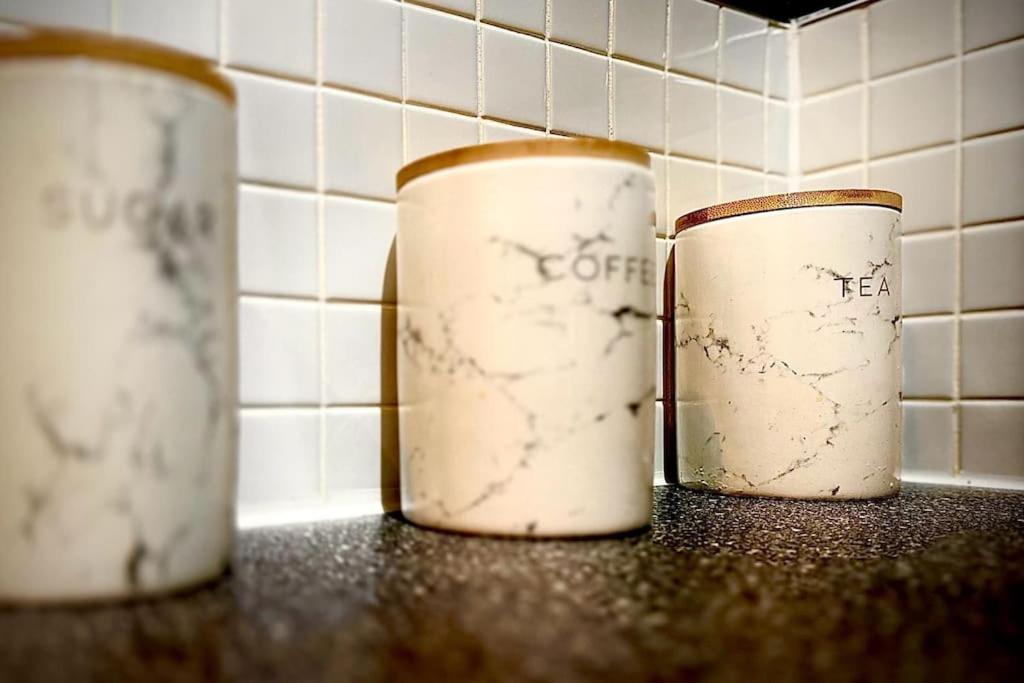 Stunning Luxury Croydon Apartment Gatwick Airport Close パーリー エクステリア 写真