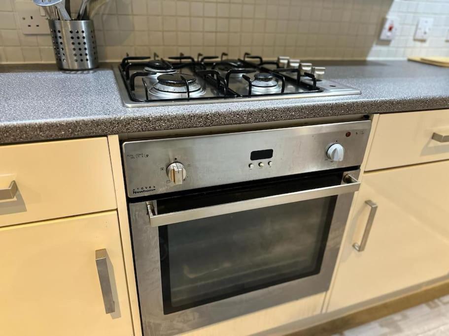 Stunning Luxury Croydon Apartment Gatwick Airport Close パーリー エクステリア 写真