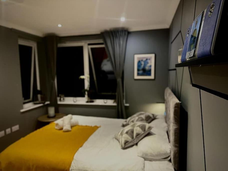 Stunning Luxury Croydon Apartment Gatwick Airport Close パーリー エクステリア 写真