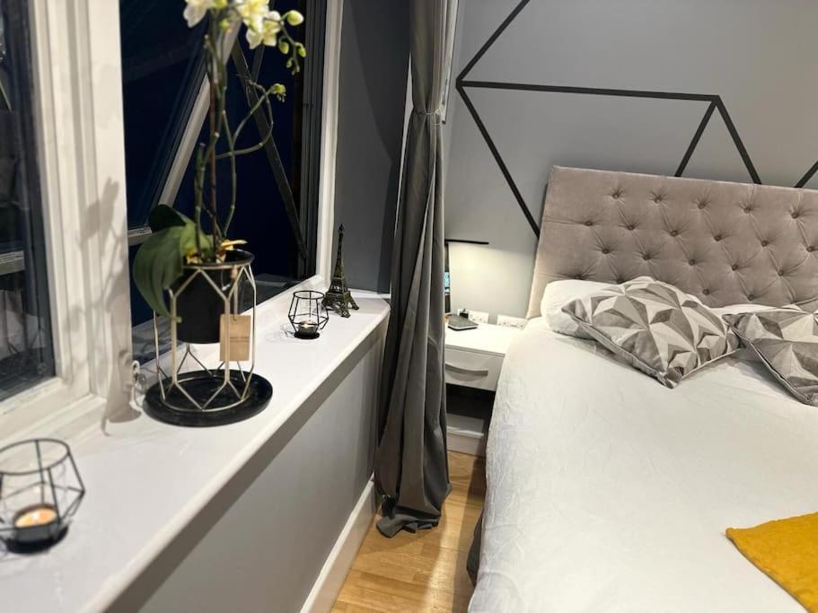 Stunning Luxury Croydon Apartment Gatwick Airport Close パーリー エクステリア 写真
