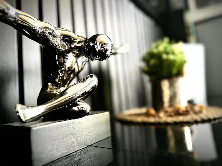 Stunning Luxury Croydon Apartment Gatwick Airport Close パーリー エクステリア 写真