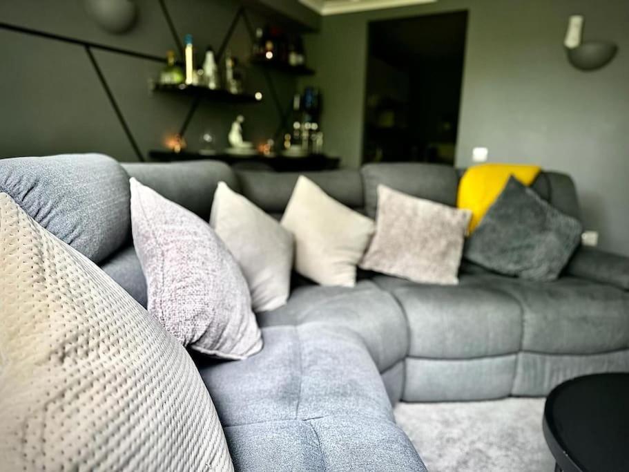 Stunning Luxury Croydon Apartment Gatwick Airport Close パーリー エクステリア 写真